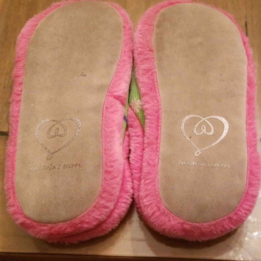 Slippers - Picture 3 of 5